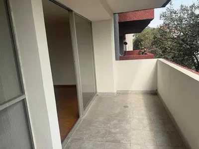 Balcone; pavimento in piastrelle, vista