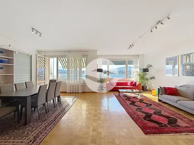 Salon; vue, parquet, lumière naturelle