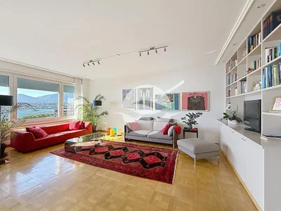 Salon; vue, parquet, lumière naturelle