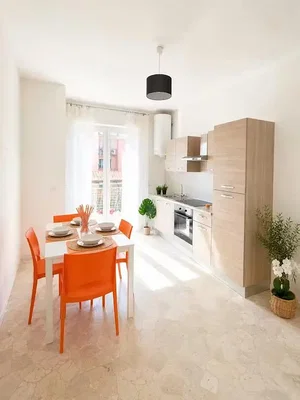 Cucina; elettrodomestici, luce naturale, stile moderno, pavimento in piastrelle