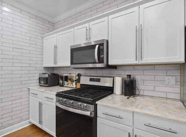 Kitchen; kitchen appliances, tile floor
