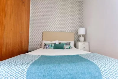 Schlafzimmer; tageslicht, moderner stil