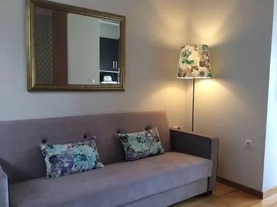 Wohnzimmer; tageslicht, holzboden, moderner stil