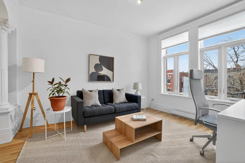 Living room; natural light, wood floor, modern style
