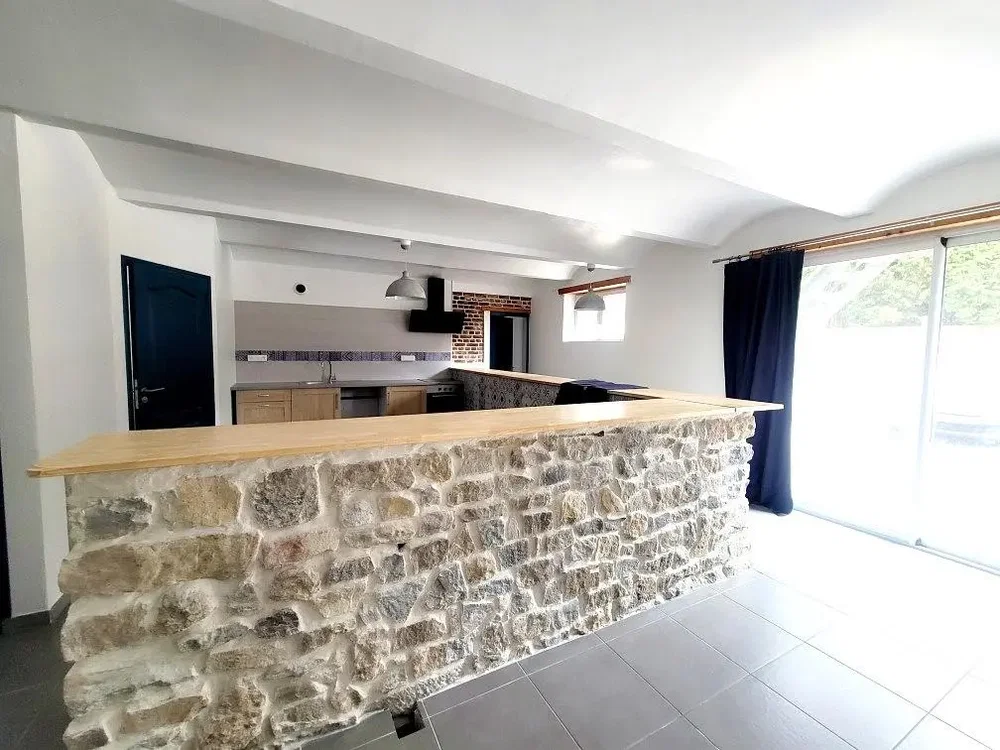 Kuhinja; pločice, prirodno svjetlo, kuhinjski aparati