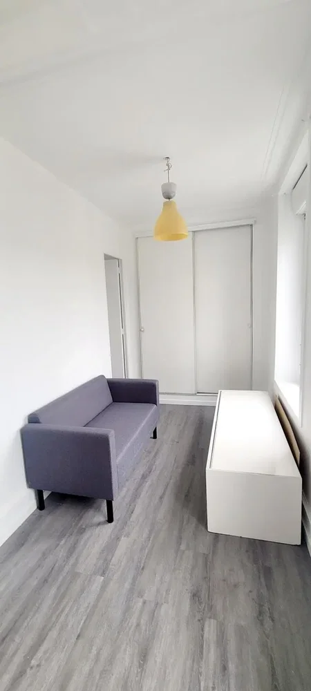 Salon; lumière naturelle, carrelage
