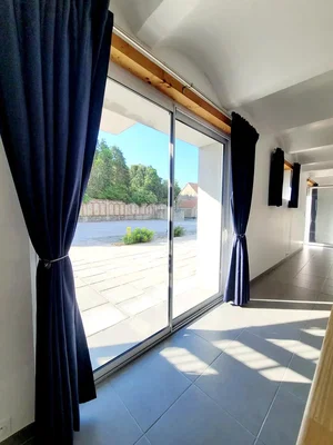 Ostalo; pločice, prirodno svjetlo, pogled