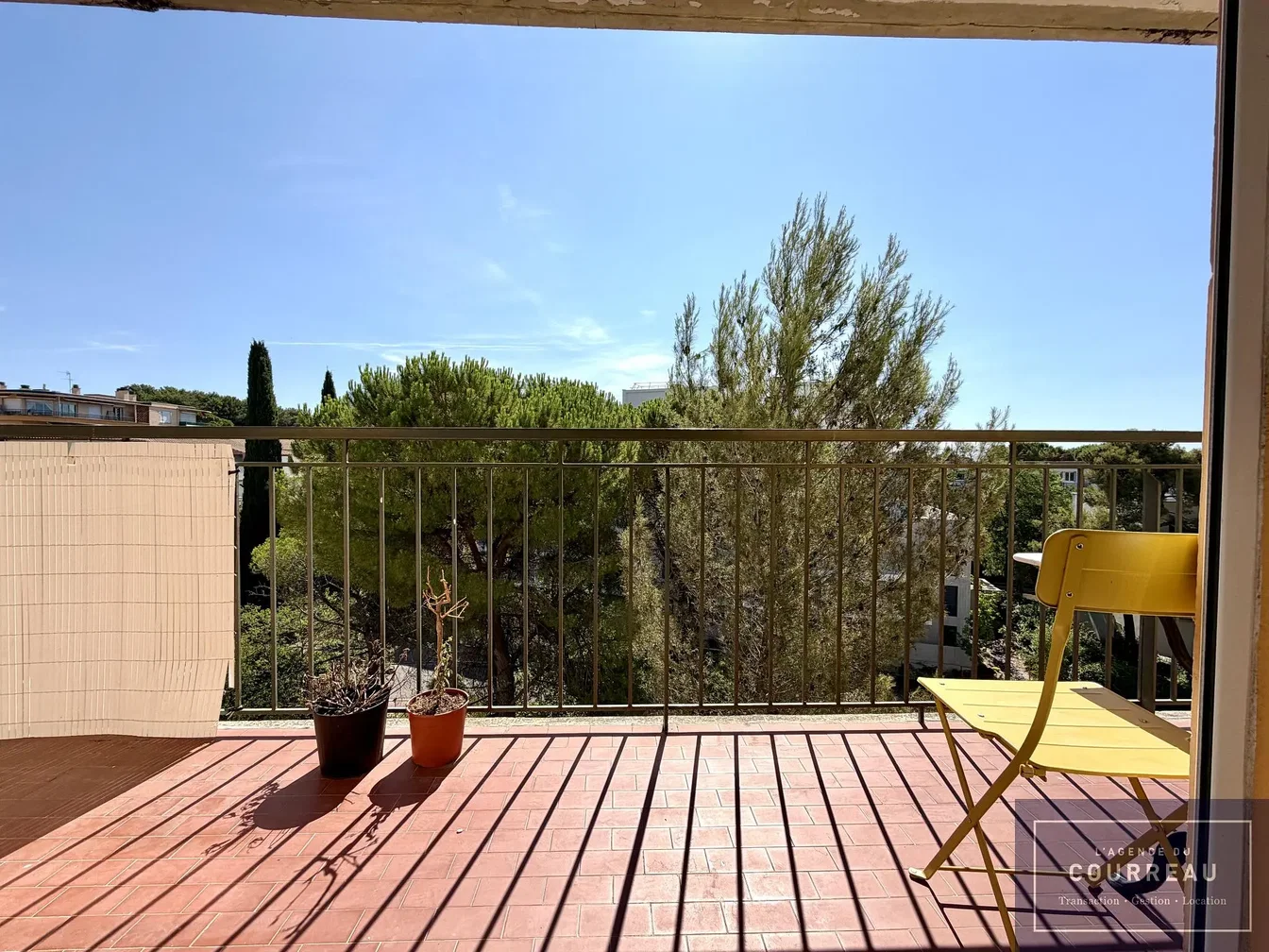 Balcony; natural light, view