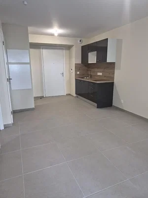 Kuhinja; pločice, kuhinjski aparati