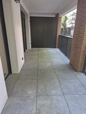 Balkon; pločice, prirodno svjetlo