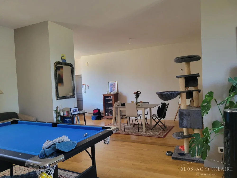 Dnevna soba; drveni pod, prirodno svjetlo