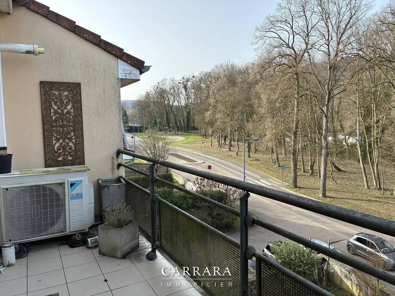 Balkon; pogled, prirodno svjetlo