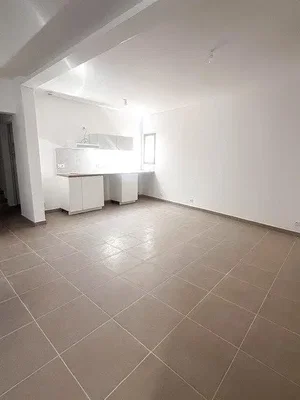 Kuhinja; pločice, prirodno svjetlo