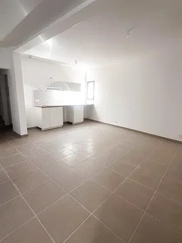 Kuhinja; pločice, prirodno svjetlo