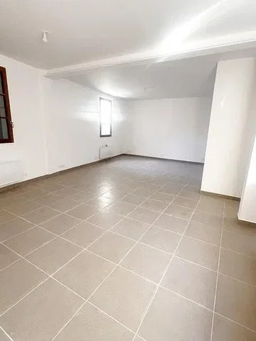 Dnevna soba; pločice, prirodno svjetlo