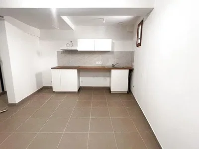 Kuhinja; pločice, prirodno svjetlo