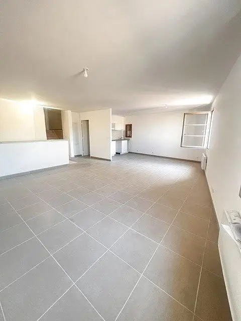Dnevna soba; pločice, prirodno svjetlo