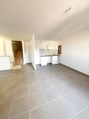 Kuhinja; pločice, prirodno svjetlo