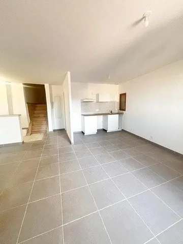 Kuhinja; pločice, prirodno svjetlo