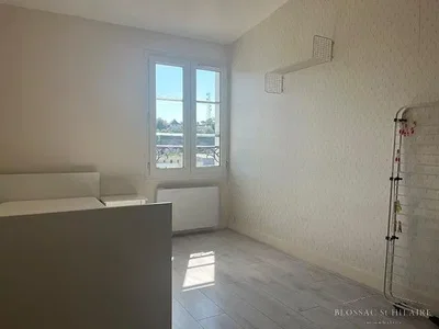 Spavaća soba; pločice, prirodno svjetlo
