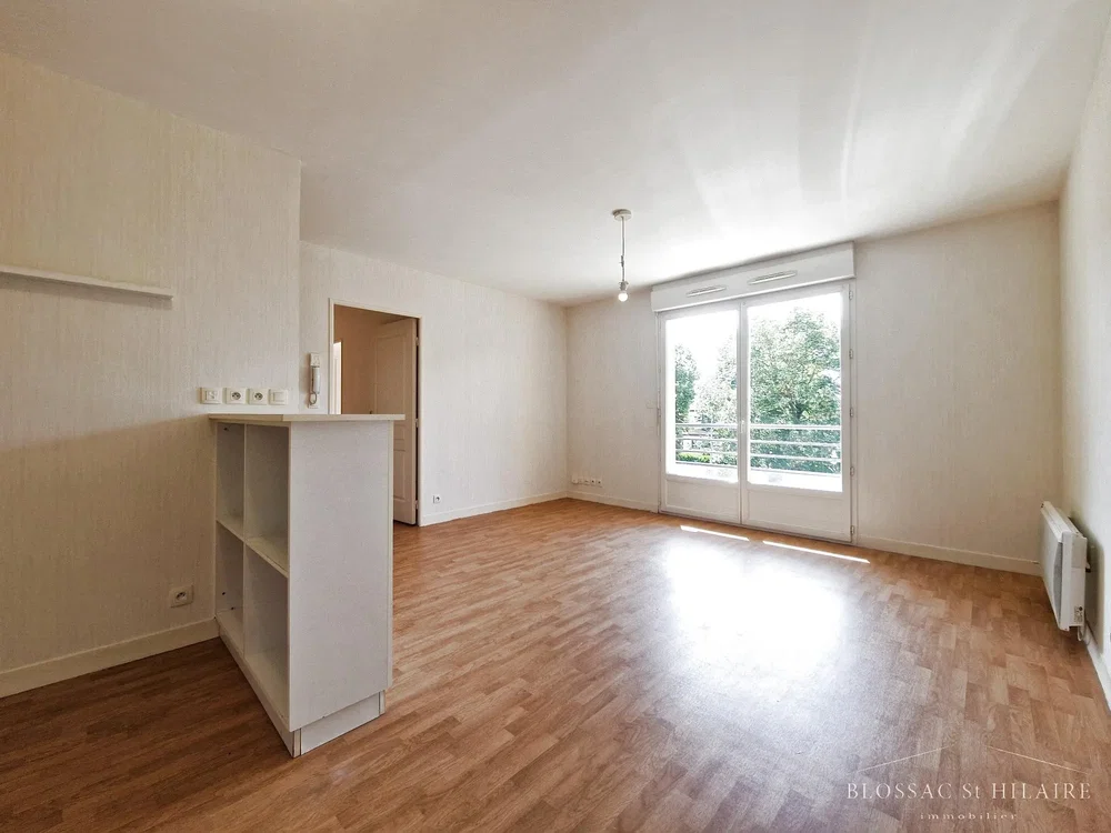 Salon; parquet, lumière naturelle, vue