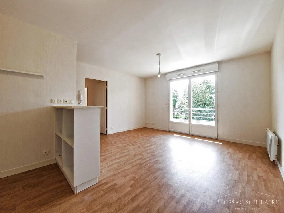 Salon; parquet, lumière naturelle, vue