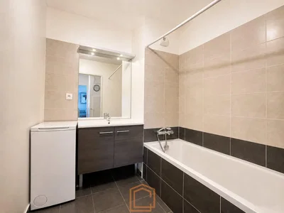 Badezimmer; fliesenboden, renoviert, tageslicht