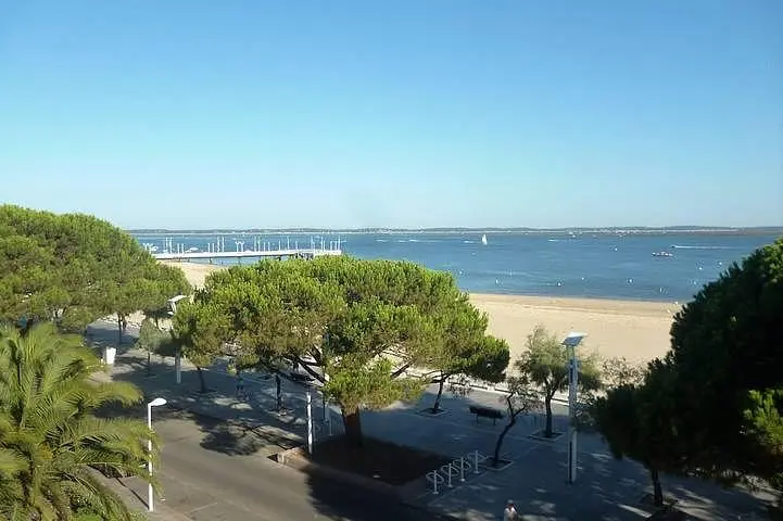 Casa e arredores; vista, luz natural