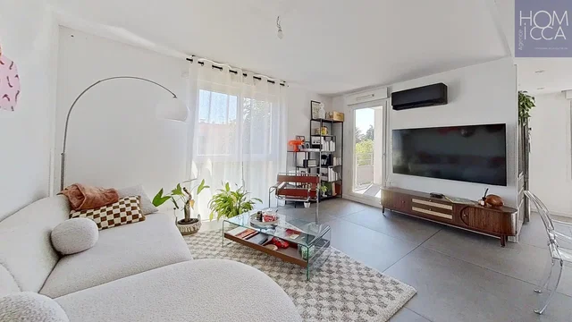 Sala de estar; luz natural, estilo moderno, chão de madeira
