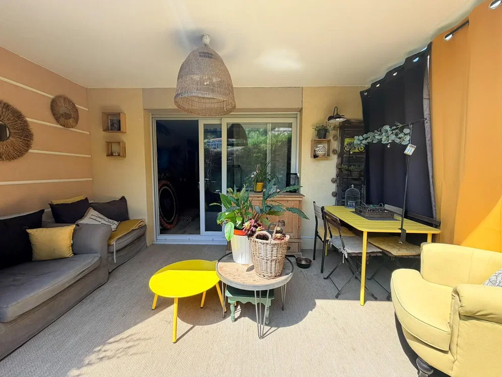 Sala de estar; luz natural, estilo moderno