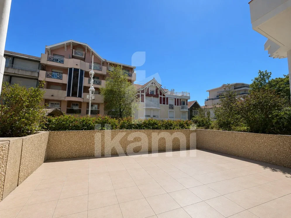 Terrace; tile floor, view, natural light