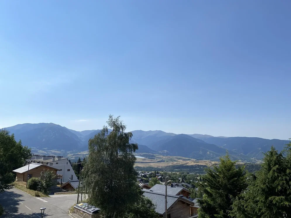 Maison et environs; vue, lumière naturelle