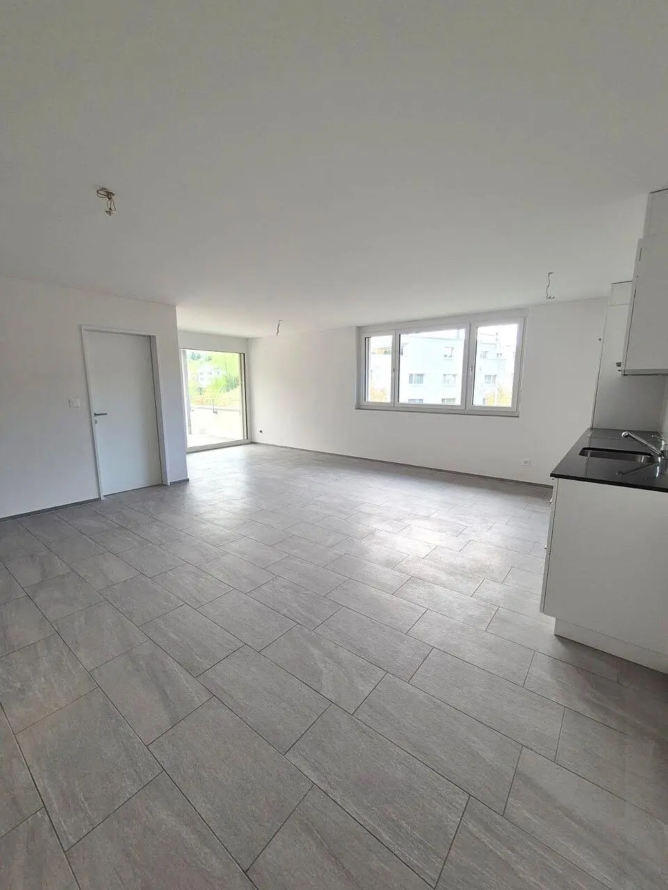 Cuisine; carrelage, lumière naturelle