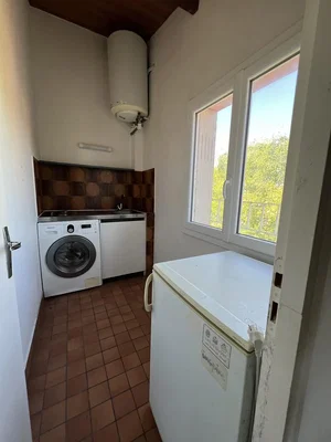 Cuisine; carrelage, vue, lumière naturelle, électroménager