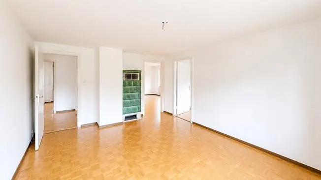 Wohnzimmer; tageslicht, fliesenboden