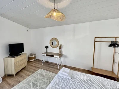Chambre; parquet, lumière naturelle