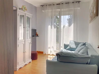 Salon; lumière naturelle, parquet
