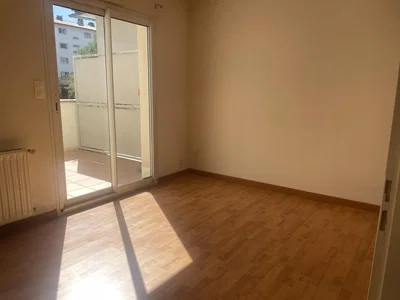 Altro; pavimento in legno, luce naturale