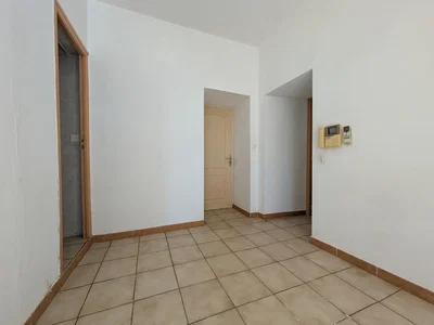 Autre; carrelage, nécessite rénovation