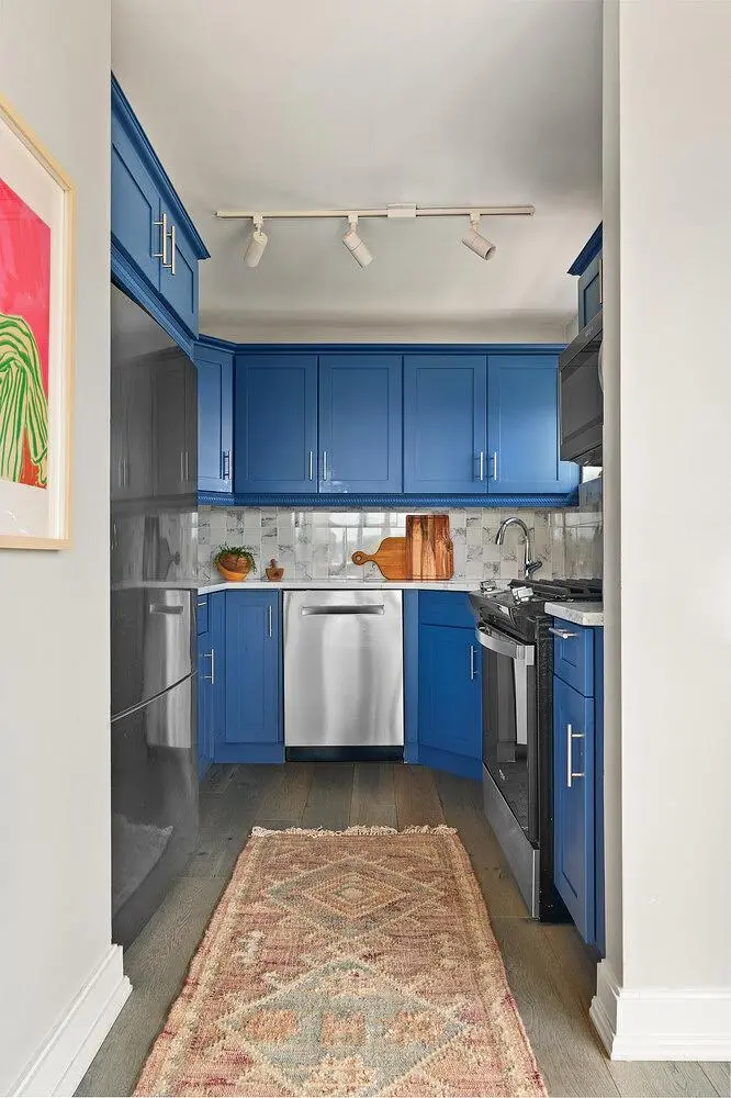 Cuisine; électroménager, parquet, lumière naturelle