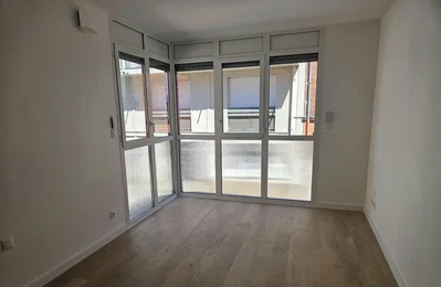 Altro; pavimento in legno, luce naturale