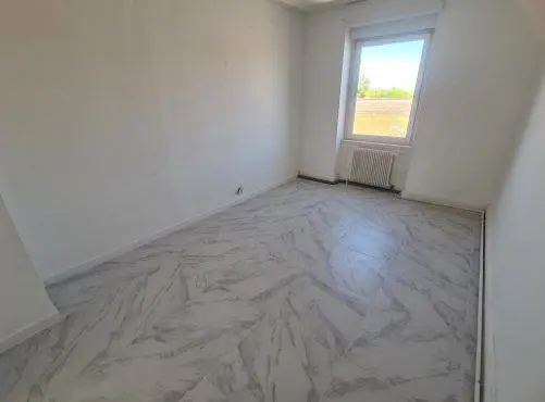 Ostalo; pločice, prirodno svjetlo