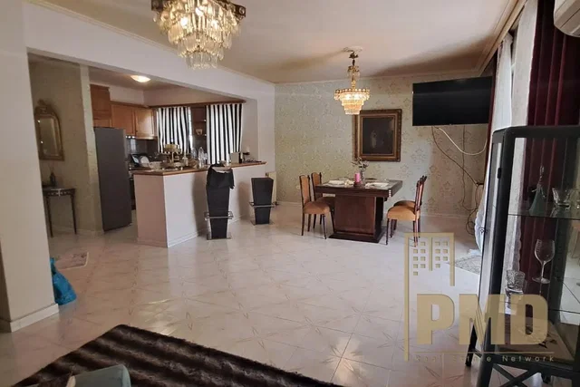 Dnevna soba; pločice, potrebna renovacija, prirodno svjetlo