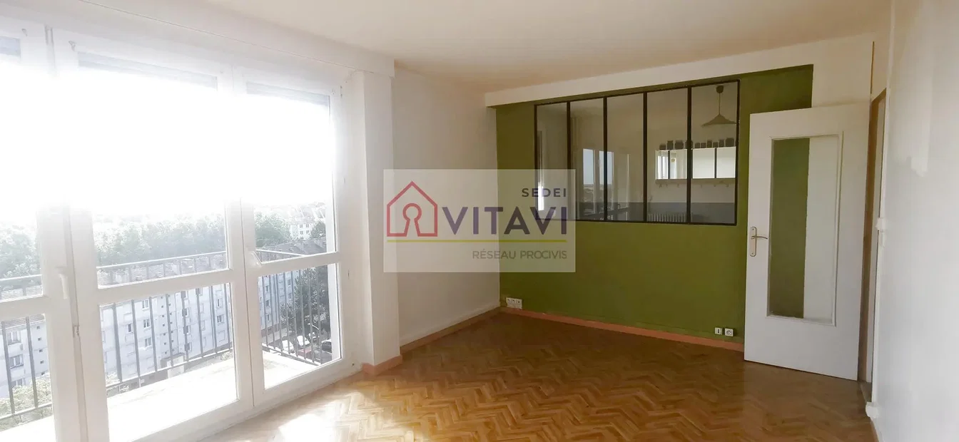 Soggiorno; pavimento in legno, vista, luce naturale
