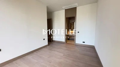 Ostale; drveni pod, prirodna svjetlost, potrebna renovacija