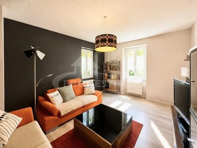 Soggiorno; luce naturale, stile moderno, pavimento in legno