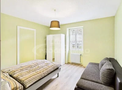 Camera da letto; luce naturale, pavimento in legno