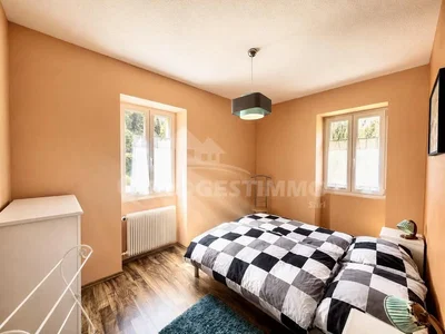 Camera da letto; luce naturale, pavimento in legno