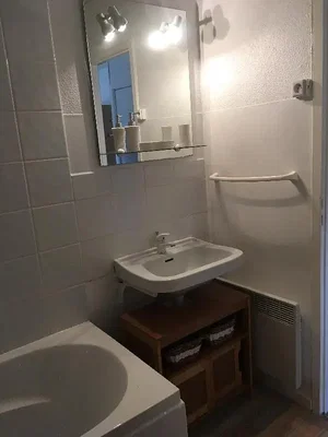 Bagno; pavimento in piastrelle