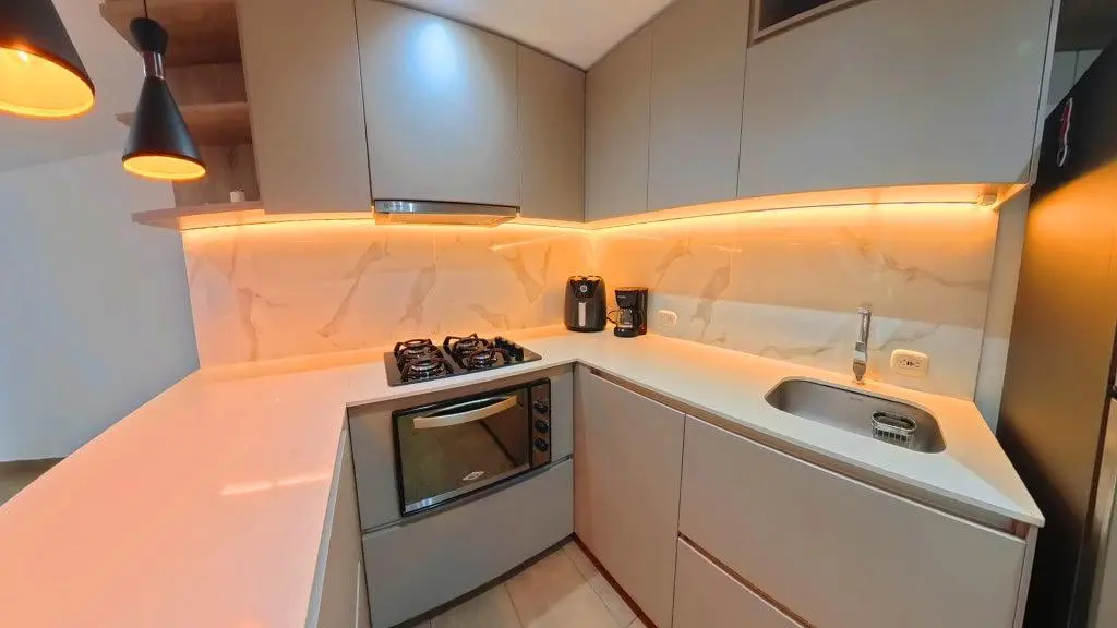 Cucina; elettrodomestici, ristrutturato, luce naturale